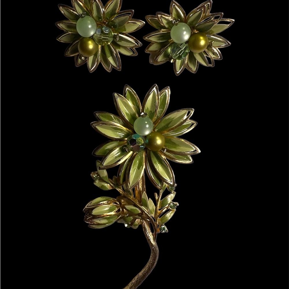 Signed CORO green enamel Flower with matching earrings Earrings - Picture 2 of 8